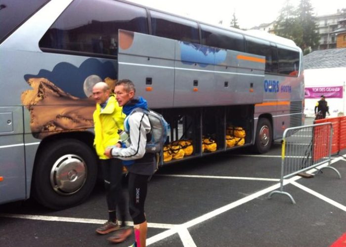 Bus in partenza per riportare gli atleti verso Courmayeur