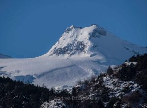 La valanga che si è staccata dal ghiacciaio dello Château Blanc