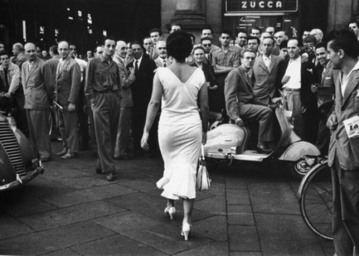 Foto Mario De Biasi - Gli italiani si voltano