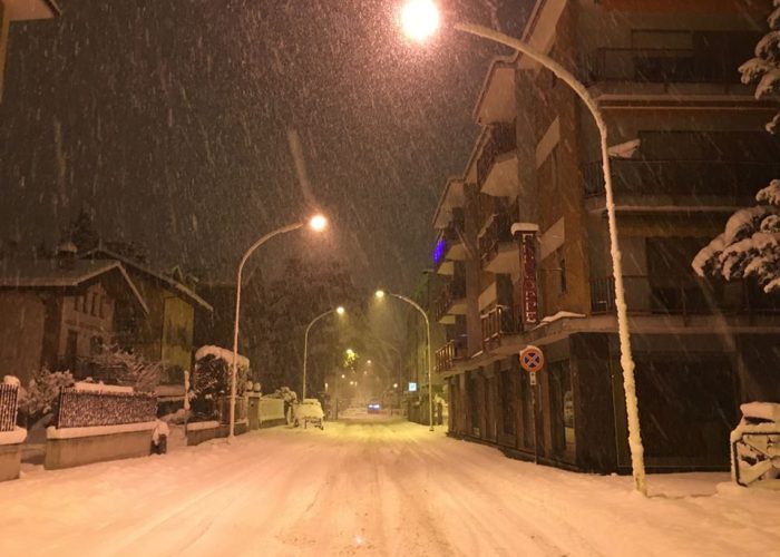 La nevicata durante la notte tra il 12 ed il 13 gennaio ad Aosta