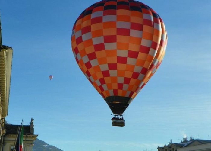 La partenza da Piazza Chanoux questa mattina - Ph. Comune Aosta