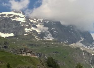 I lavori di ricostruzione dell’ex villa Bacchini a Cervinia