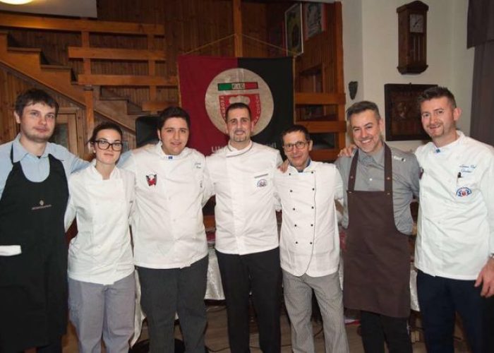 Lo staff di cucina del ristorante Pezzoli