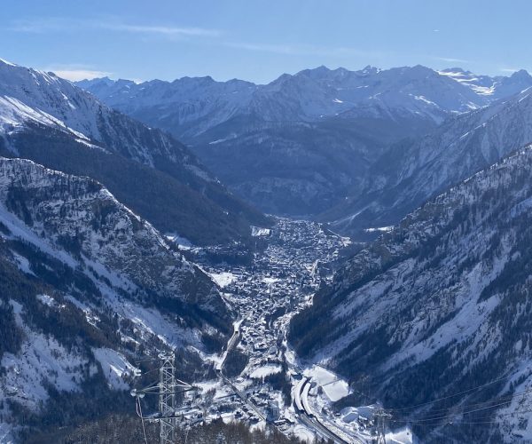 La piana di Courmayeur vista dal Monte Bianco - Foto Sara Favre (Arpa)