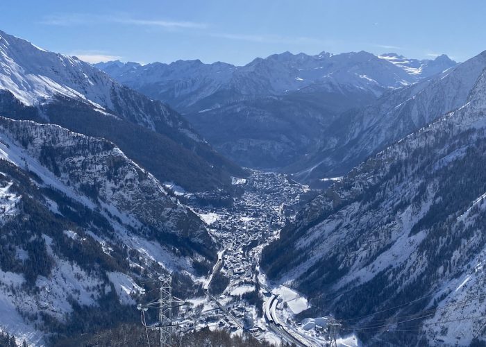 La piana di Courmayeur vista dal Monte Bianco - Foto Sara Favre (Arpa)