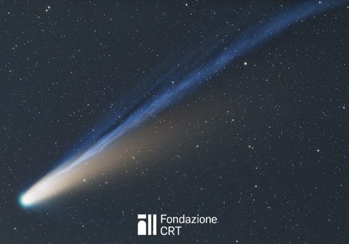 La cometa C/2025 A& (Lemmon) ripresa nella serata del 29 ottobre dalle piazzole dell’Osservatorio Astronomico della Regione Autonoma Valle d’Aosta; all’epoca la cometa si trovava nella costellazione della Testa del Serpente, al confine con quella di Ercole. Credit: cortesia Alessandro Cipolat Bares per la Fondazione C. Fillietroz-ONLUS