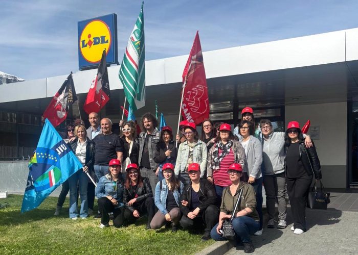 Lo sciopero dei sindacati alla Lidl di Saint-Christophe