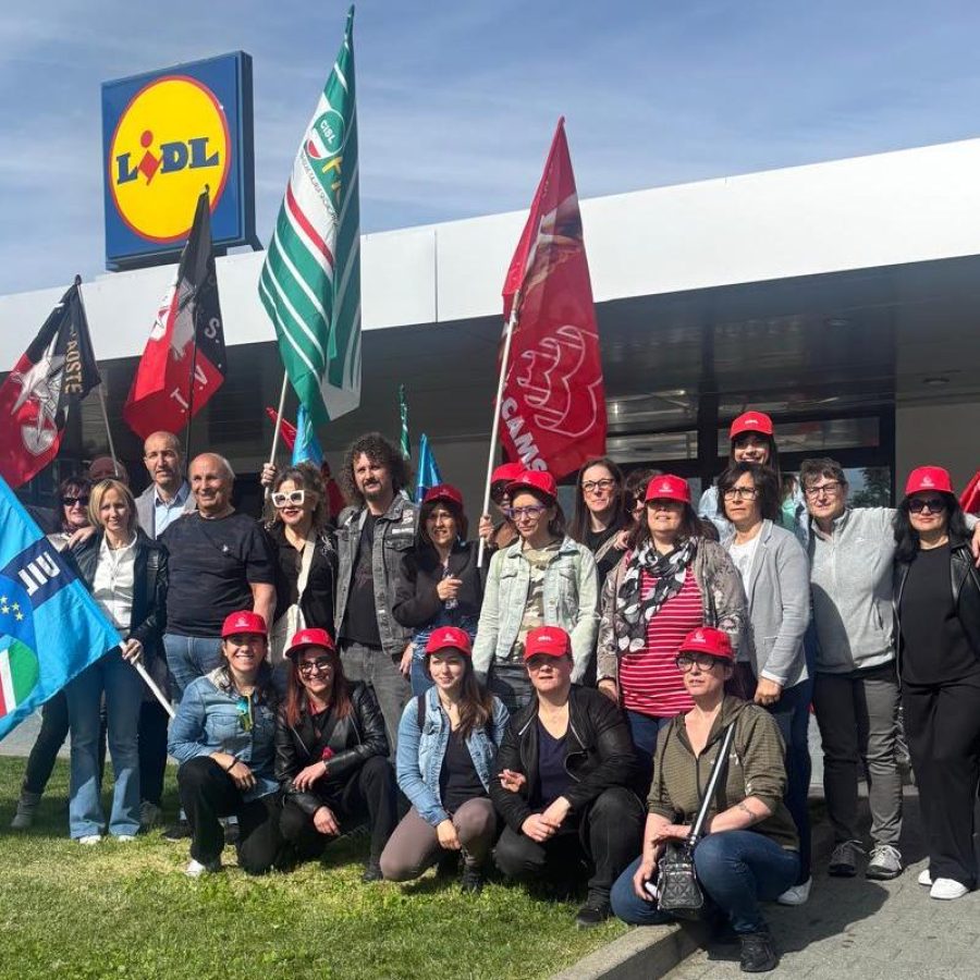 Lo sciopero dei sindacati alla Lidl di Saint-Christophe