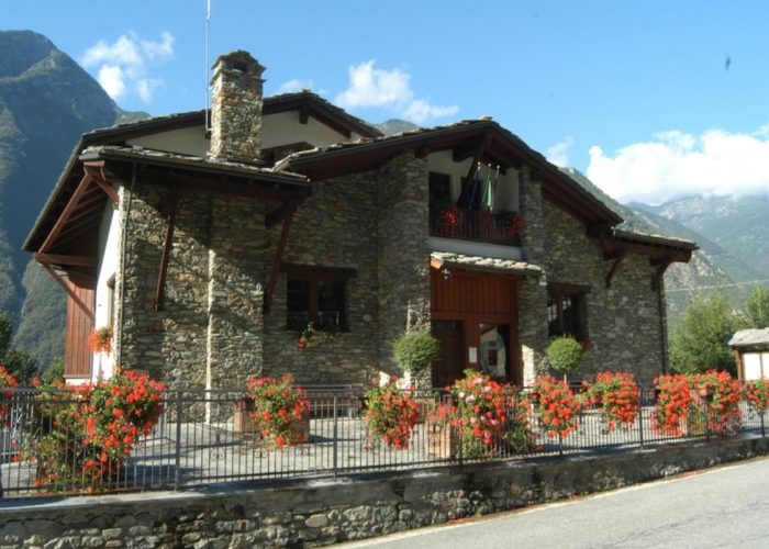 Il municipio di Arnad