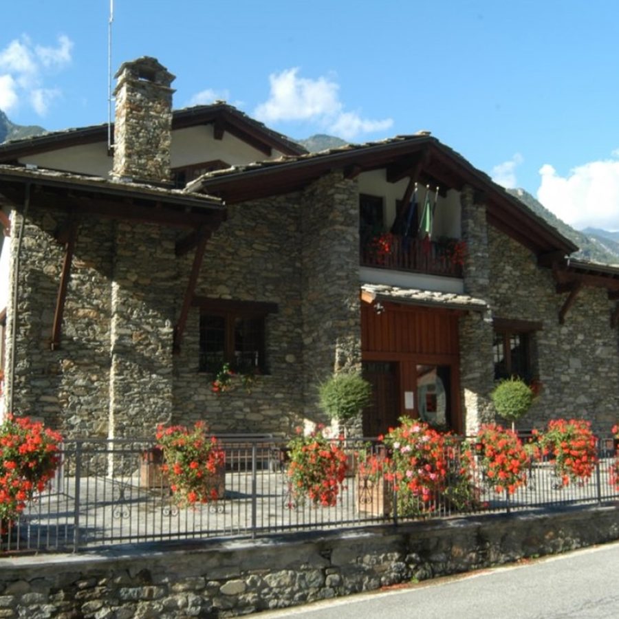 Il municipio di Arnad