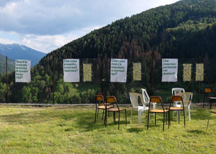Il Camposanto Vecc, luogo degli interventi, con veduta sul Corno Baitone. Monno, maggio 2023.