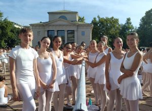 La delegazione dell'Institut de Danse di Val d'Aoste al "Ballo in Bianco" a Milano