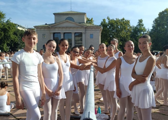 La delegazione dell'Institut de Danse di Val d'Aoste al "Ballo in Bianco" a Milano