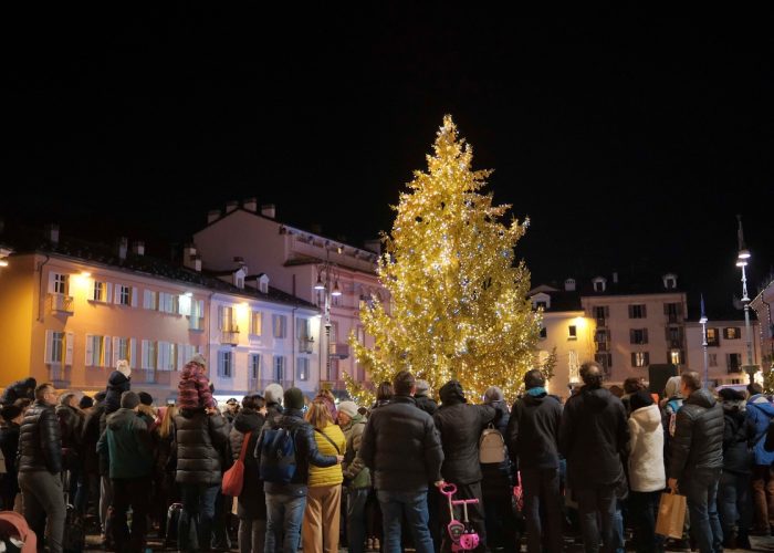 L'accensione dell'albero di Natale di Aosta del 2022