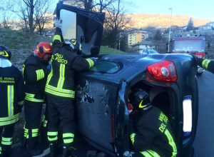 L'auto ribaltatasi in regione Consolata