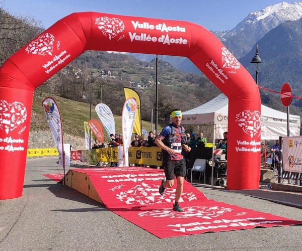 Dennis Brunod al traguardo del Castle's Trail