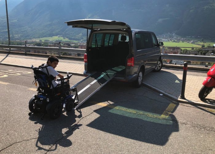 L'auto di Gasparini posteggiata di fronte al Beauregard