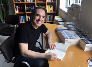 Lo scrittore Matteo Bussola