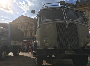 Camion d'epoca - piazza Chanoux