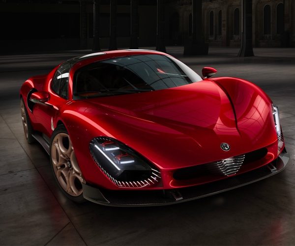 Nuova Alfa Romeo 33 Stradale
