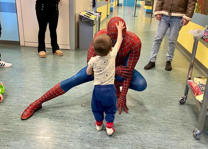 Spiderman nel reparto di Pediatria del Beauregard