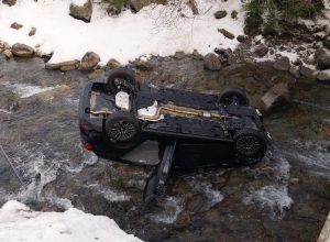 L'auto caduta nel torrente a La Thuile