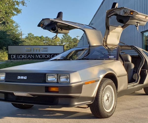 La DeLorean DMC-12 - Foto Facebook DeLorean Motor Company