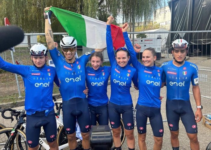 I fratelli Agostinacchio festeggiano la vittoria nella staffetta mista agli Europei