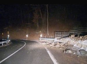 Lo smottamento sulla strada regionale del Col de Joux