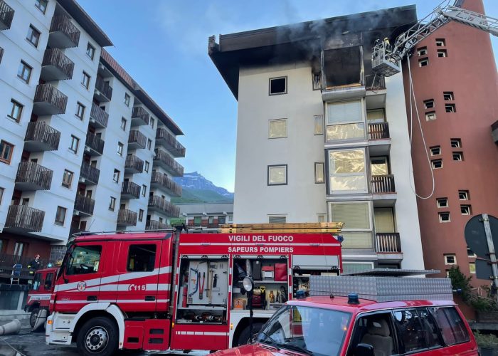 L'incendio nell'appartamento di un condominio, a Breuil-Cervinia - Foto Vigili del Fuoco