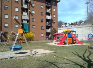 Il parco giochi di quartiere Dora