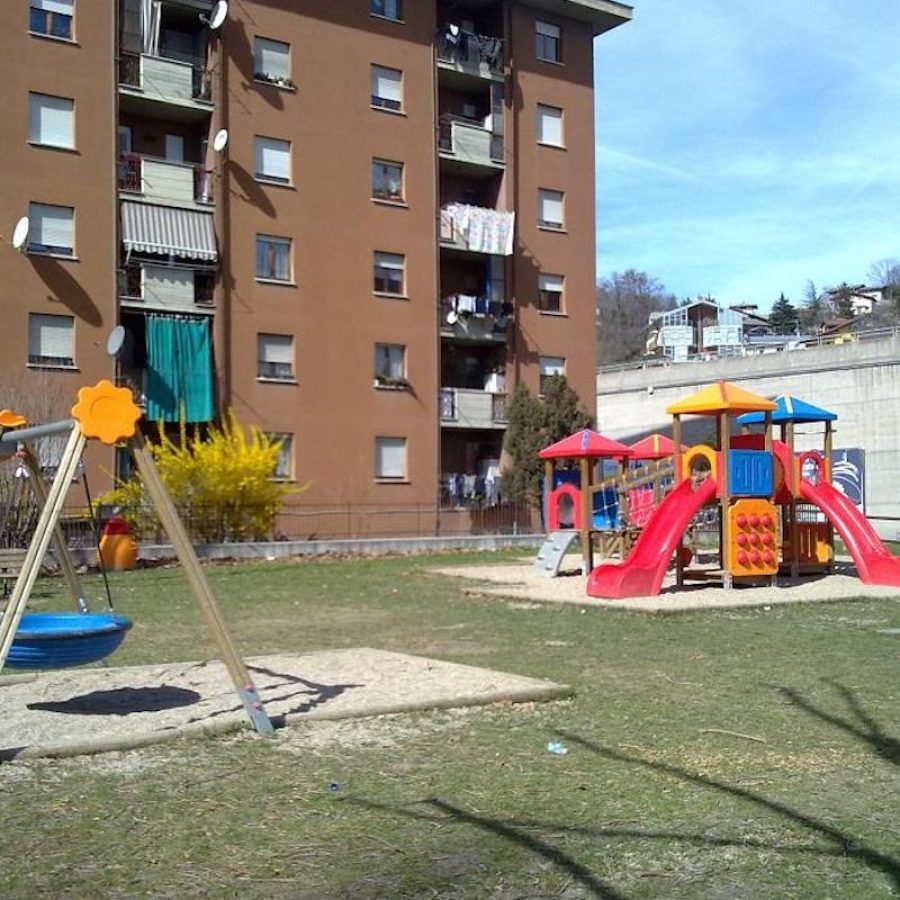 Il parco giochi di quartiere Dora