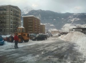 Nella foto Lorenzo Russo mostra la pulizia nell'Area Ferrando