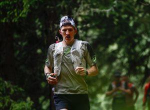 Il vincitore dell'UTMB 2025 Tom Evans - photos - HOKA UTMB Mont-Blanc - Paul Brechu - Gabriele Facciotti - Quentin Iglésis