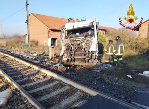 Scontro Camion Treno Chivasso