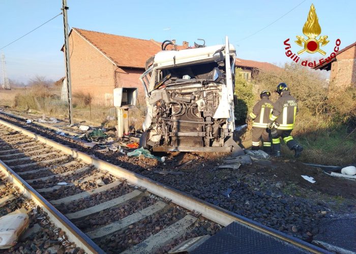 Scontro Camion Treno Chivasso