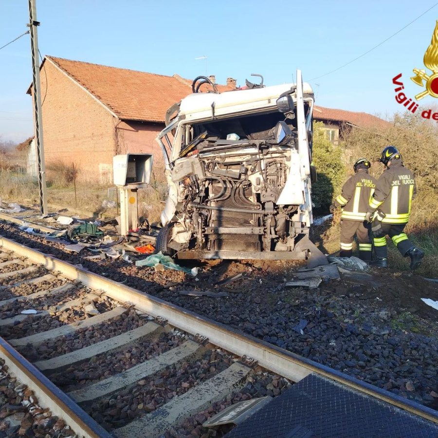 Scontro Camion Treno Chivasso