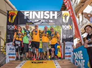 Tot Dret - l'arrivo del Team Gamba in spalla