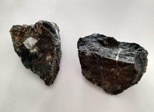 Le pietre lanciate sul dehors del Gatto Nero