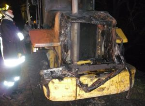 L'escavatore bruciato
