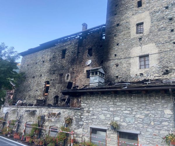 incendio casa e casaforte di Rhins