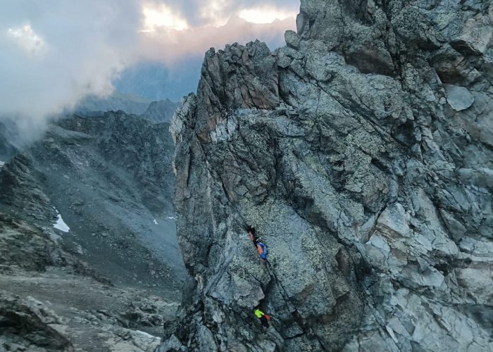 Gli alpinisti in difficoltà sulla cresta del Morion