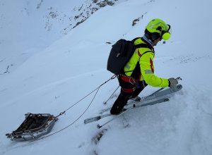 L'intervento via terra del Soccorso alpino a La Thuile
