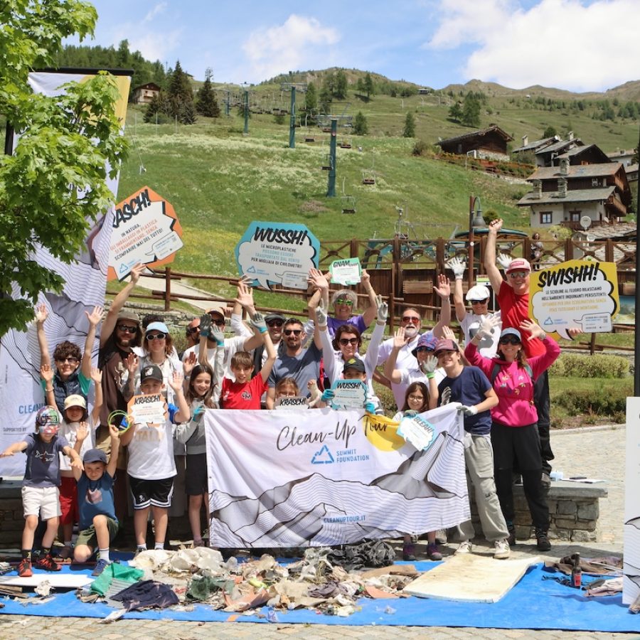 La giornata ecologica del Clean Up Tour a Chamois