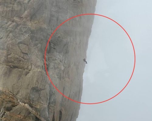 Alpinista sospeso