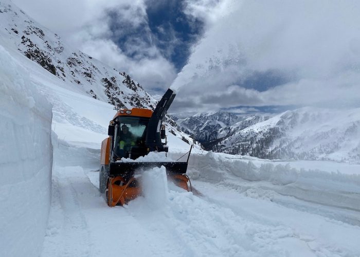 L'Anas in azione per lo sgombero neve al Colle del Gran San Bernardo