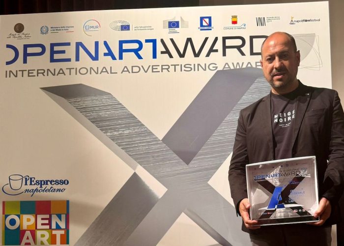 Angelo Sarica ritira l'OpenartAward per Neige Noire