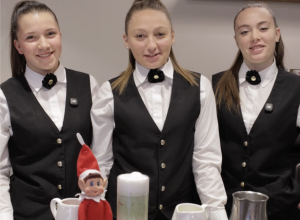 Annie Perrin Joelle Stevenin ed Elodie Donzel preparano matcha latte