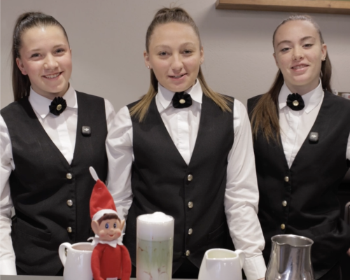 Annie Perrin Joelle Stevenin ed Elodie Donzel preparano matcha latte