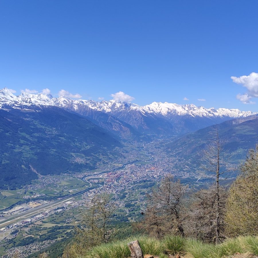 Aosta plaine panorama cielo sereno meteo montagne